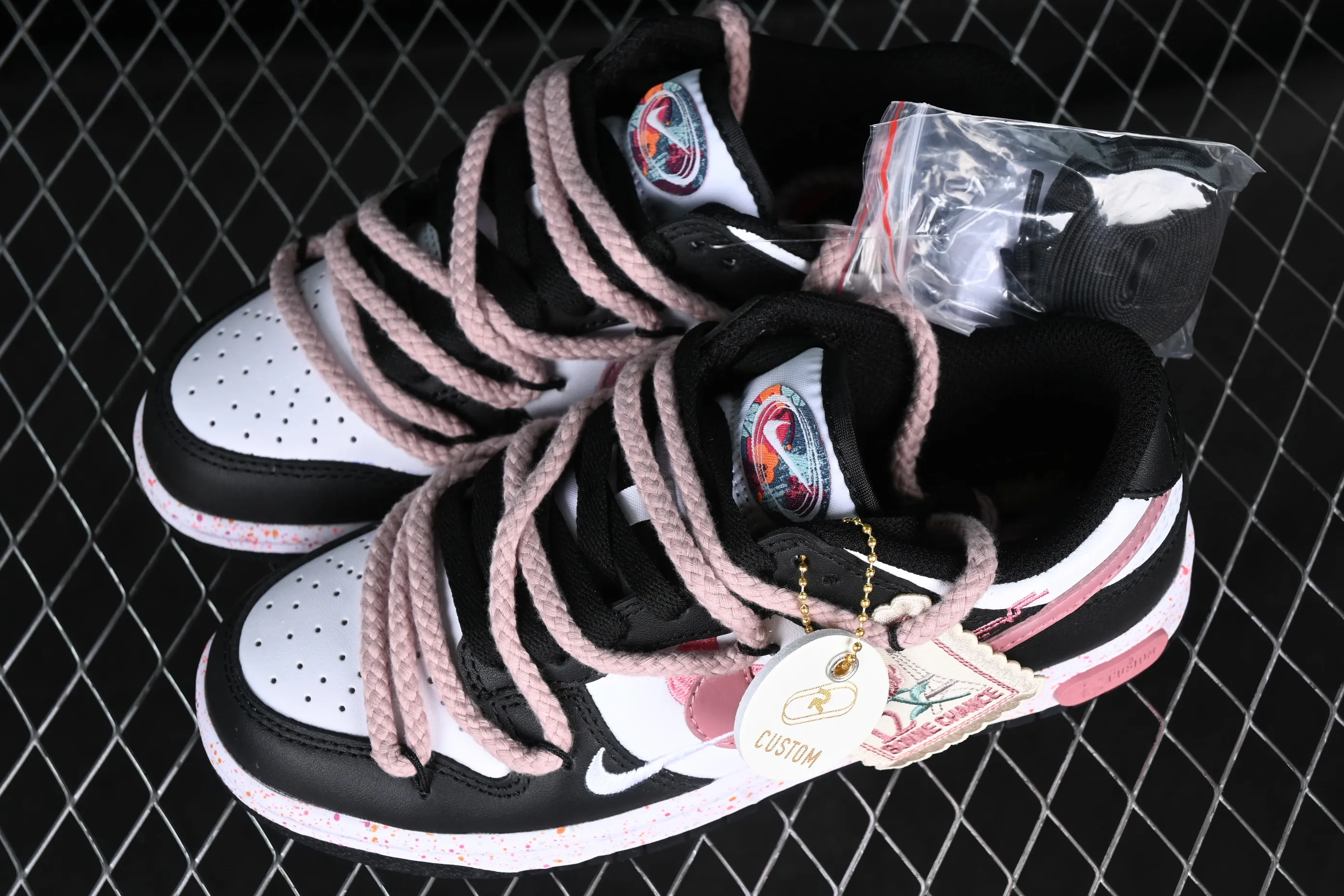 All Categories Nk SB Dunk Series Nk SB Dunk Low Low-top Sneakers Nk Dunk Low "Multi-Color Swoosh" Rose Heart Soft Mist Pink Cloth Patch SB Strap Low-top Casual Sneakers FD4623-131